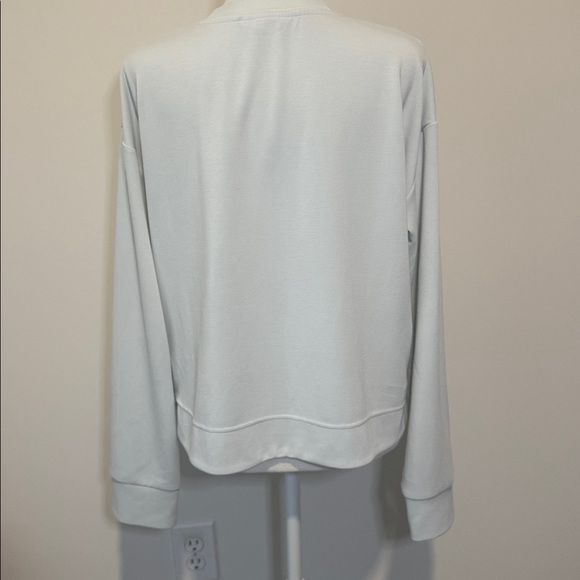Athleta Seasoft Crewneck Sweatshirt Glacier Size Medium - Picture 3 of 10